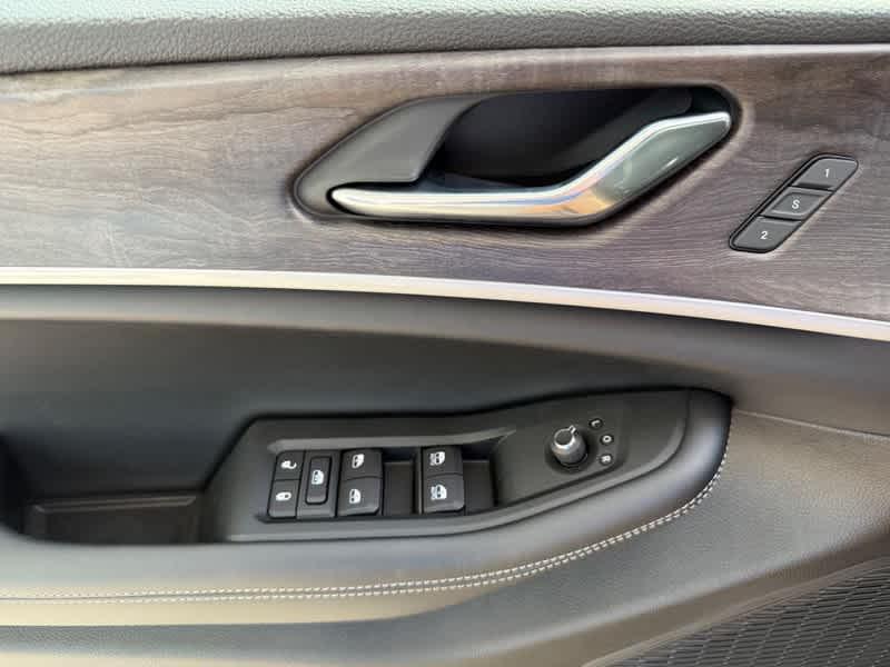 new 2025 Jeep Grand Cherokee car, priced at $49,086
