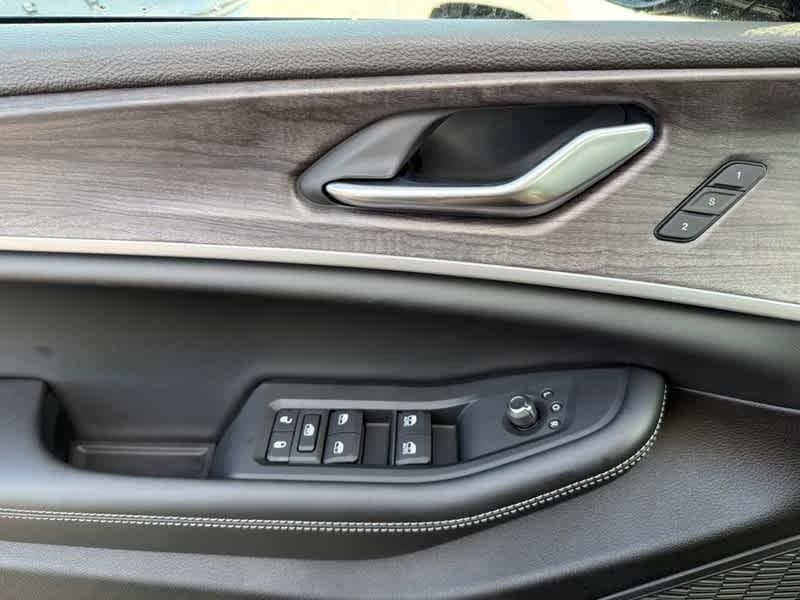 new 2025 Jeep Grand Cherokee car, priced at $45,506
