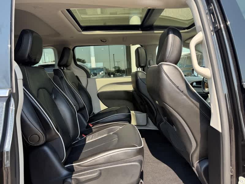 used 2022 Chrysler Pacifica Hybrid car, priced at $33,988