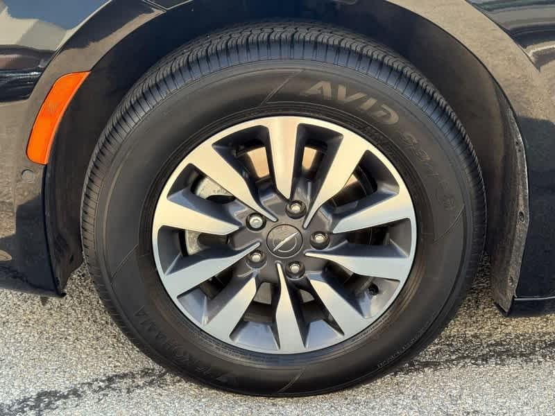 used 2022 Chrysler Pacifica Hybrid car, priced at $33,988
