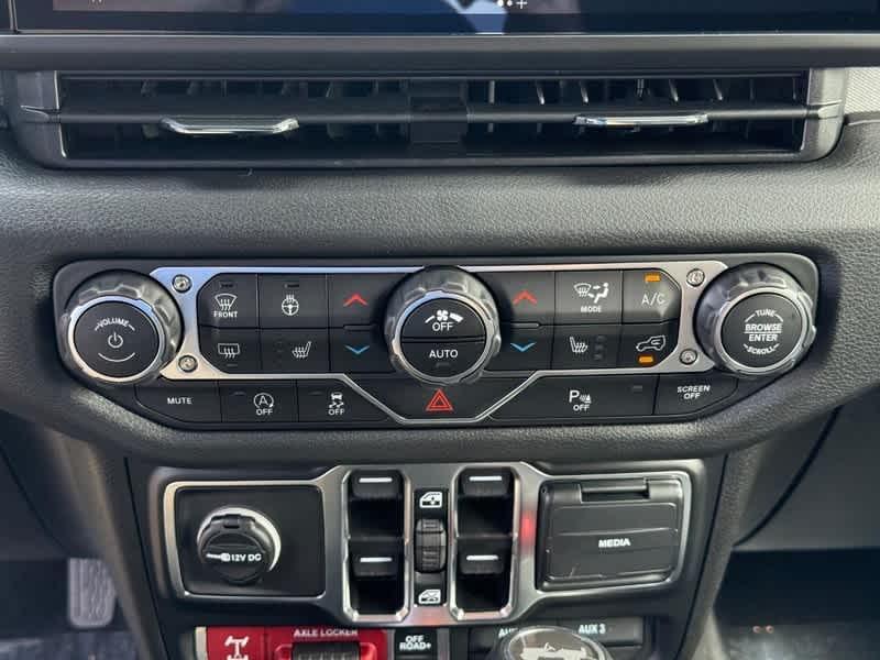 new 2025 Jeep Wrangler car, priced at $53,202