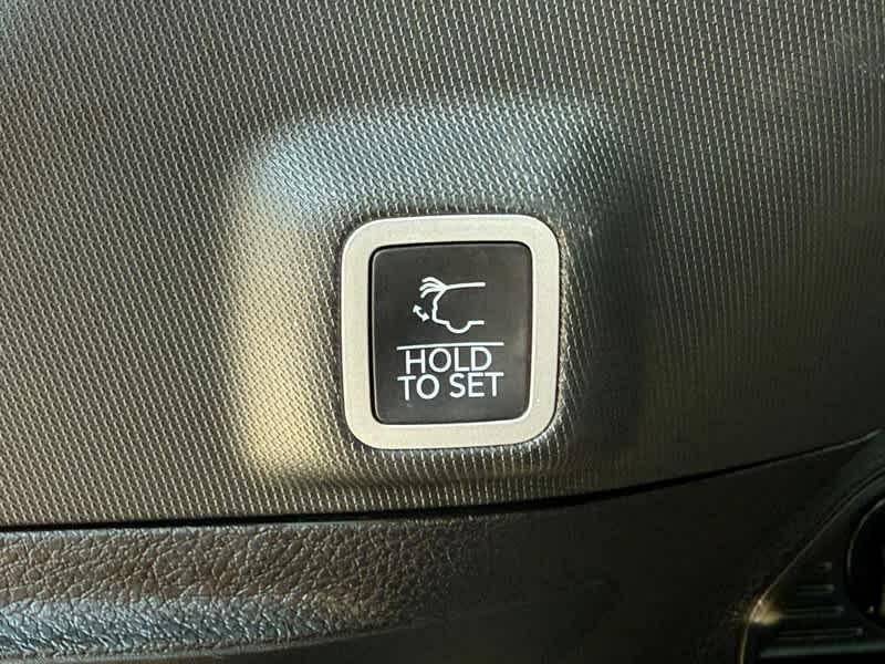 used 2022 Jeep Grand Cherokee car, priced at $33,595