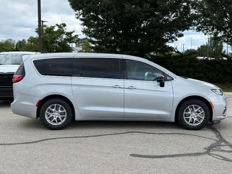 new 2026 Chrysler Pacifica car, priced at $42,685