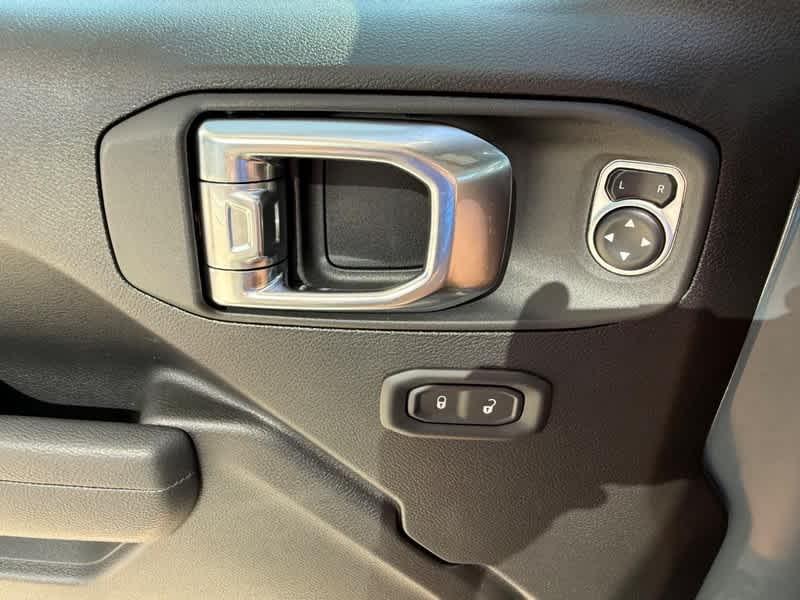 new 2025 Jeep Wrangler car, priced at $47,995