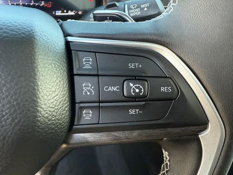 used 2024 Jeep Grand Cherokee car, priced at $38,994