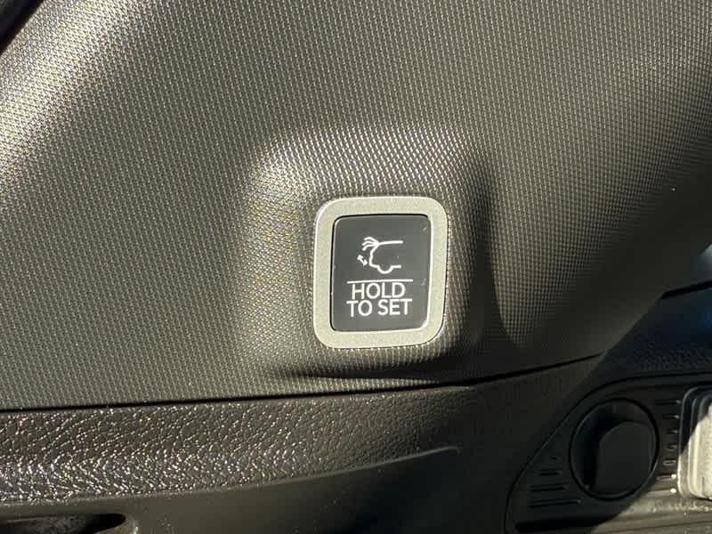 used 2024 Jeep Grand Cherokee car, priced at $38,994