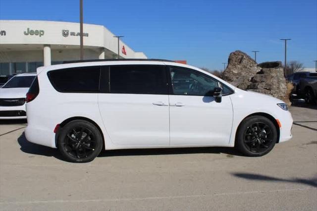 new 2024 Chrysler Pacifica car, priced at $48,997