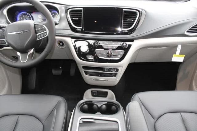 new 2024 Chrysler Pacifica car, priced at $46,959