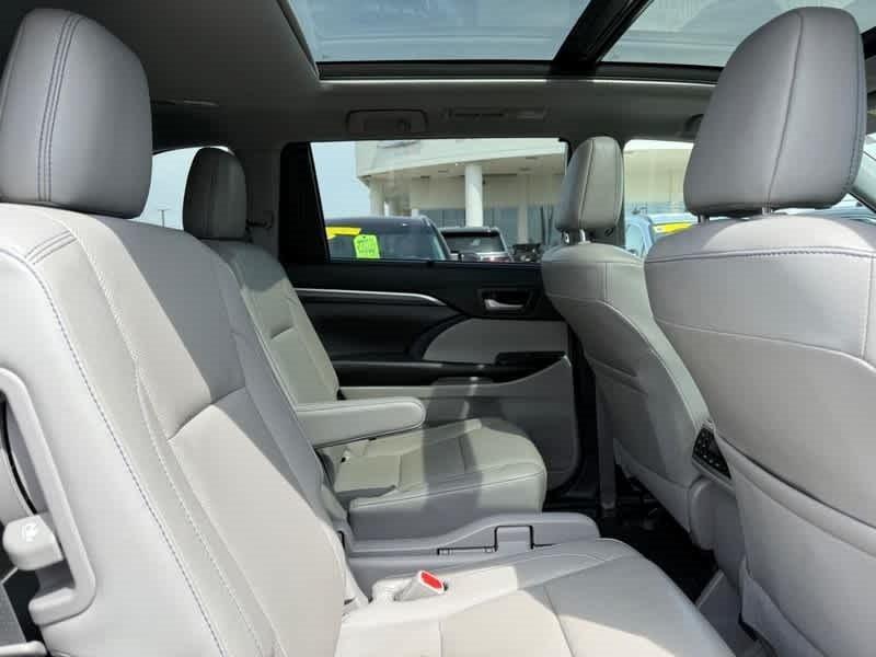 used 2018 Toyota Highlander car, priced at $26,985