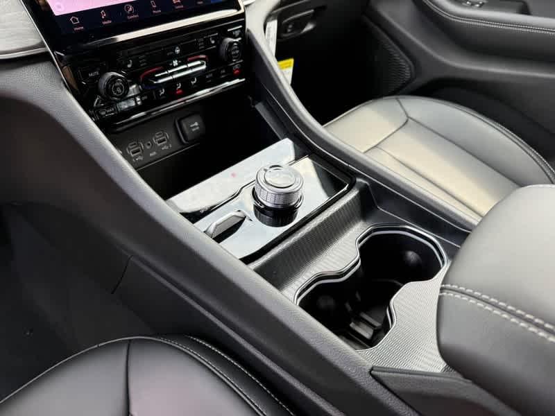 new 2025 Jeep Grand Cherokee car, priced at $46,016