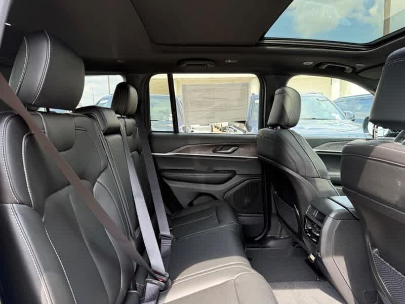 new 2025 Jeep Grand Cherokee car, priced at $46,506