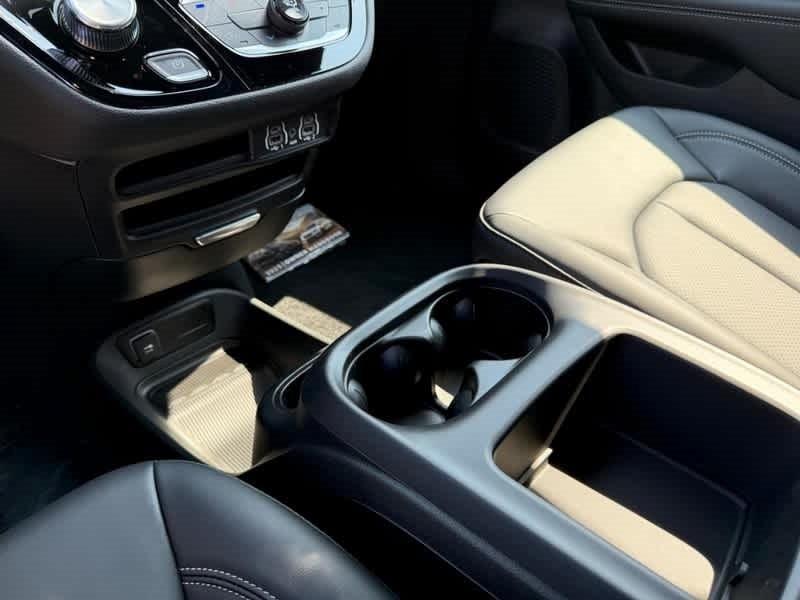 new 2025 Chrysler Pacifica car, priced at $43,312