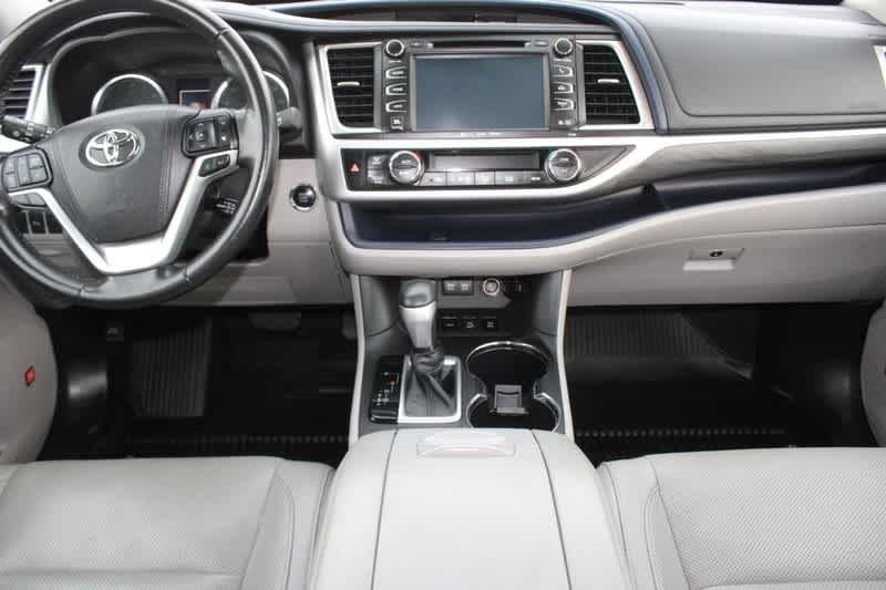 used 2018 Toyota Highlander car, priced at $27,388