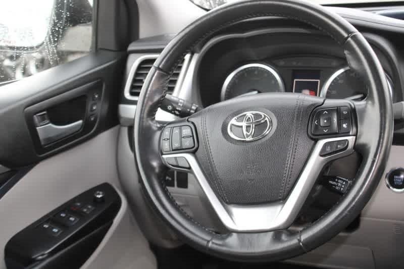 used 2018 Toyota Highlander car, priced at $27,388