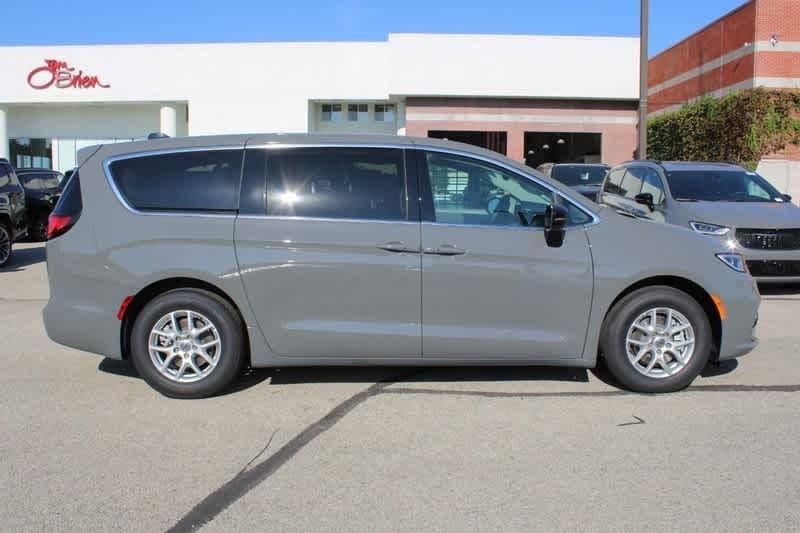 new 2024 Chrysler Pacifica car, priced at $40,599