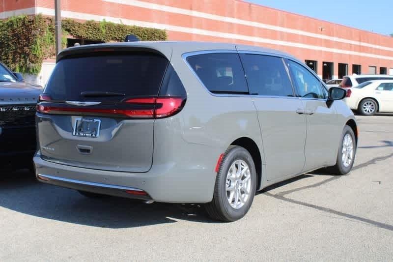 new 2024 Chrysler Pacifica car, priced at $40,599