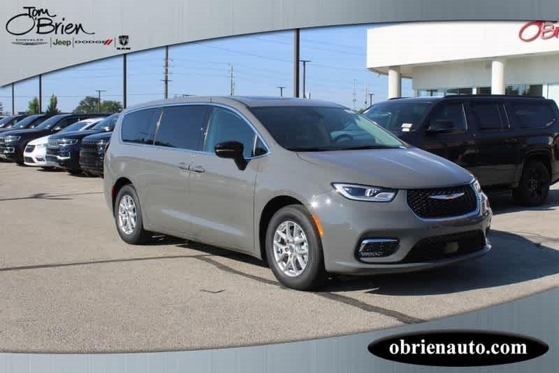 new 2024 Chrysler Pacifica car, priced at $39,799