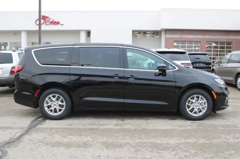 new 2025 Chrysler Pacifica car, priced at $41,935