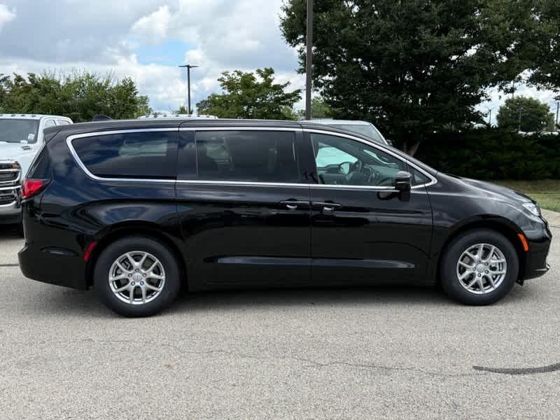 new 2026 Chrysler Pacifica car, priced at $44,431