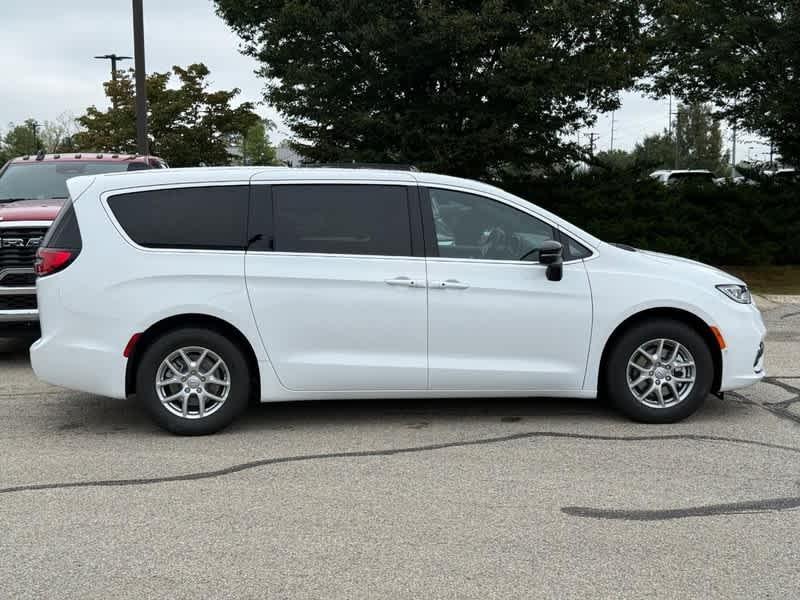 new 2026 Chrysler Pacifica car, priced at $44,737