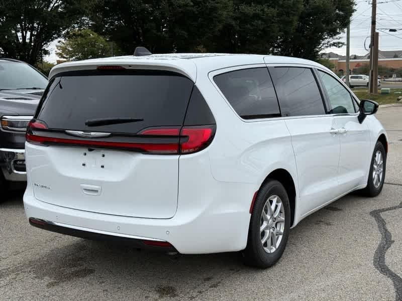 new 2026 Chrysler Pacifica car, priced at $44,737