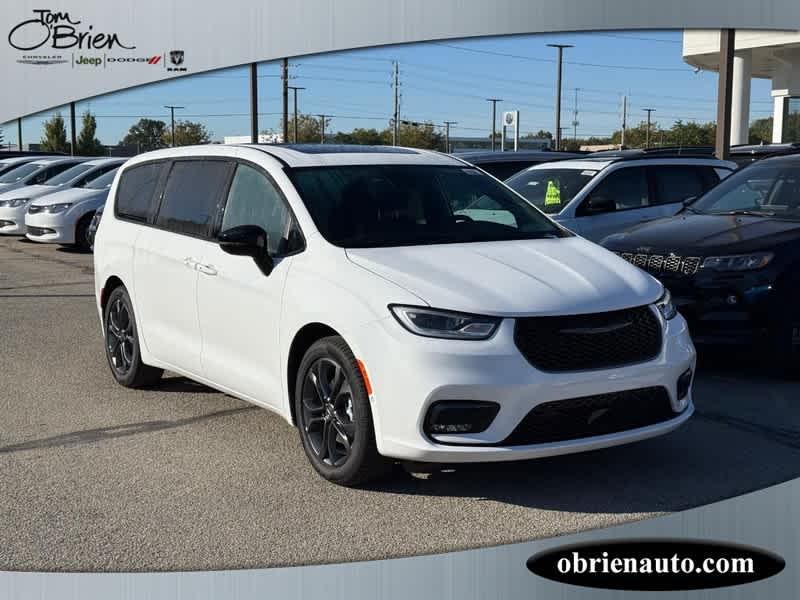 new 2026 Chrysler Pacifica car, priced at $45,289