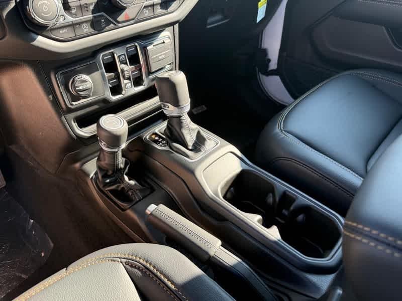 new 2025 Jeep Wrangler car, priced at $52,374