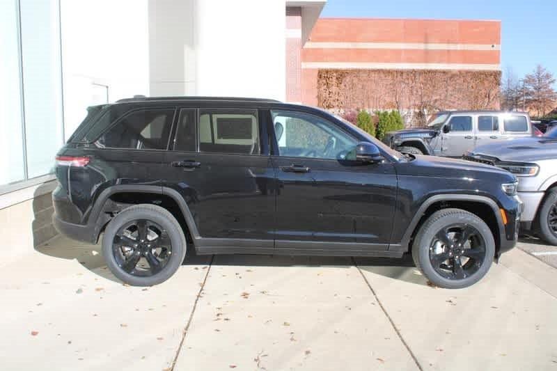 new 2025 Jeep Grand Cherokee car, priced at $51,620