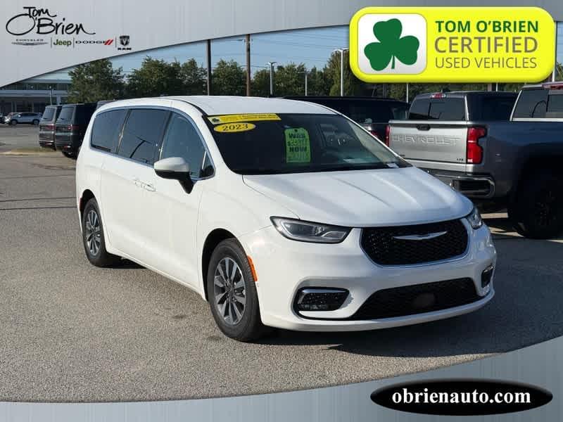 used 2023 Chrysler Pacifica Hybrid car, priced at $31,895
