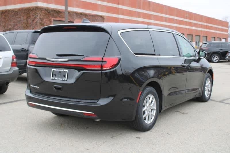 new 2025 Chrysler Pacifica car, priced at $43,235