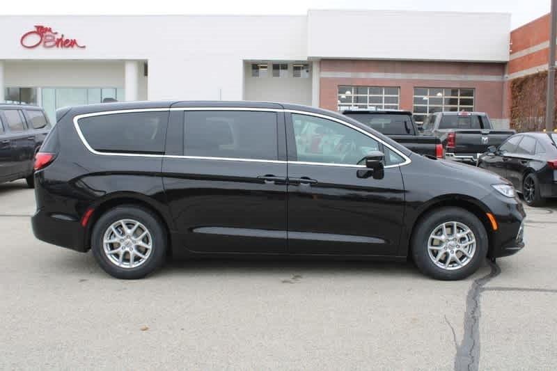 new 2025 Chrysler Pacifica car, priced at $43,235