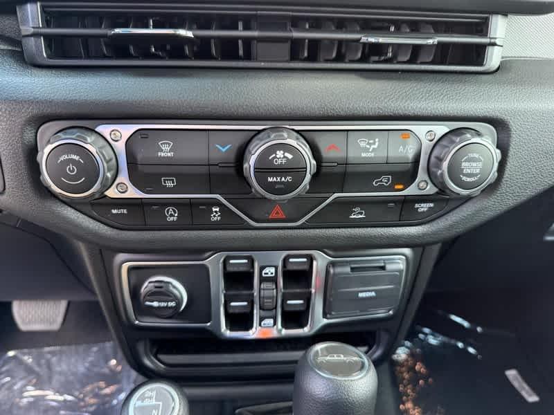 new 2025 Jeep Gladiator car, priced at $47,095