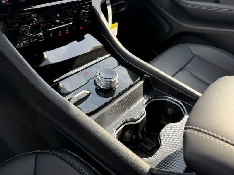 new 2025 Jeep Grand Cherokee car, priced at $45,616