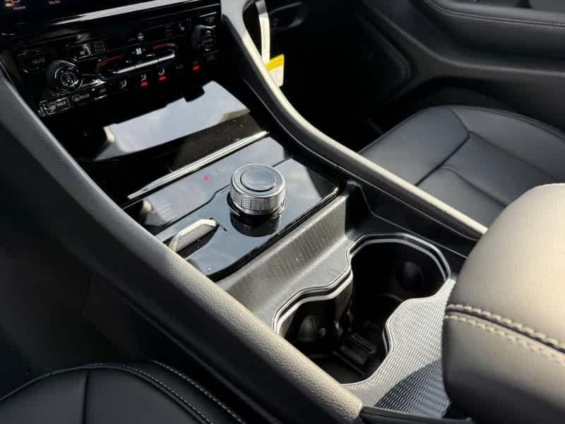 new 2025 Jeep Grand Cherokee car, priced at $48,983