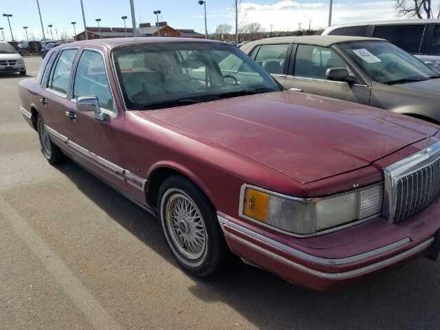 used 1993 Lincoln Town Car car, priced at $2,988
