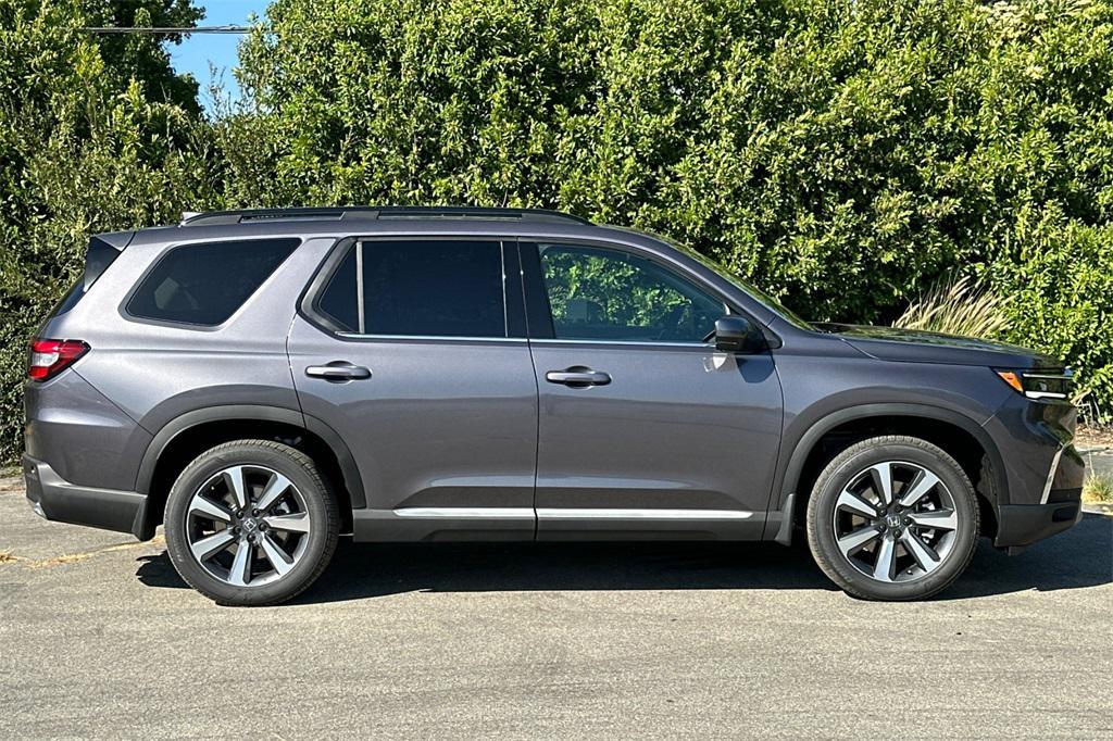 new 2025 Honda Pilot car, priced at $51,095