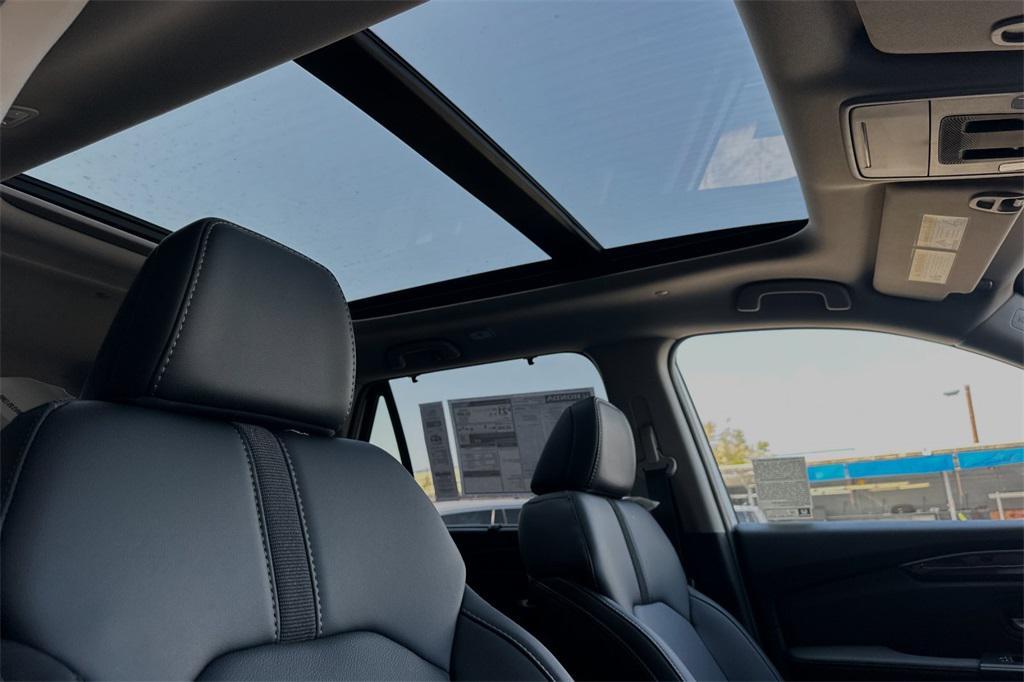 new 2025 Honda Pilot car, priced at $51,095