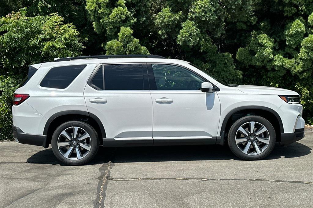 new 2025 Honda Pilot car, priced at $49,405