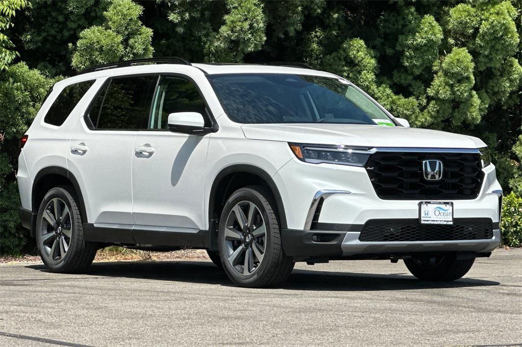 new 2025 Honda Pilot car, priced at $49,405
