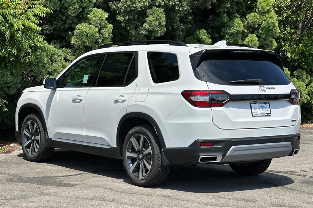 new 2025 Honda Pilot car, priced at $49,405