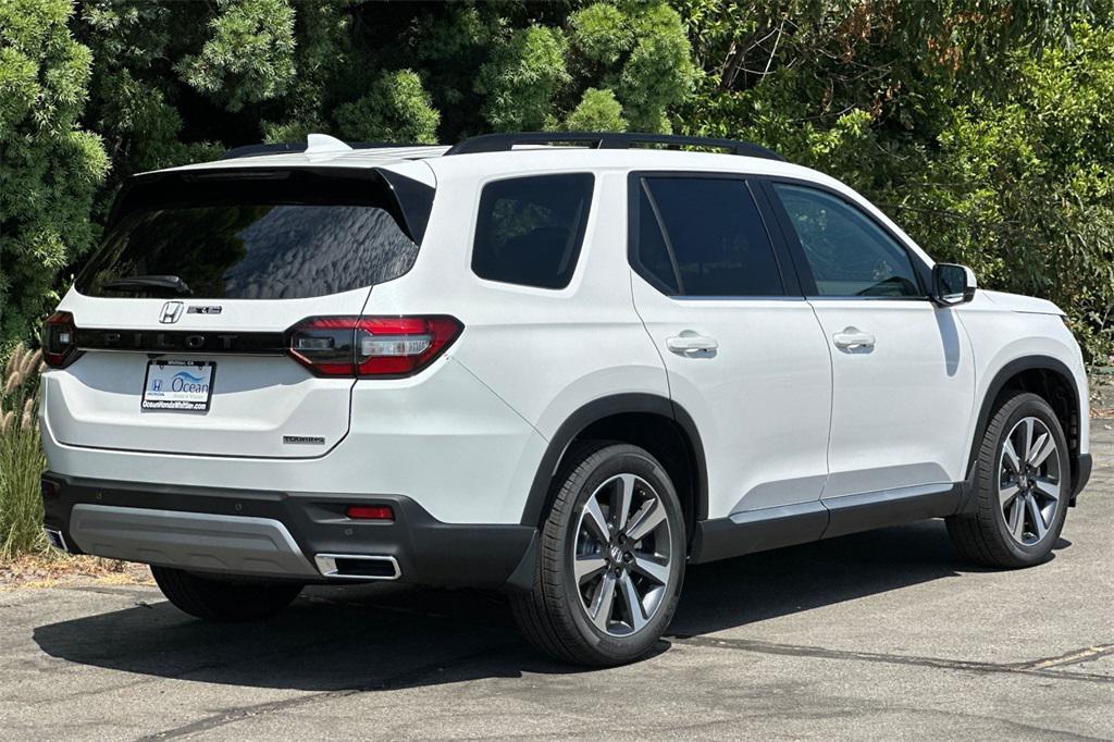 new 2025 Honda Pilot car, priced at $49,405