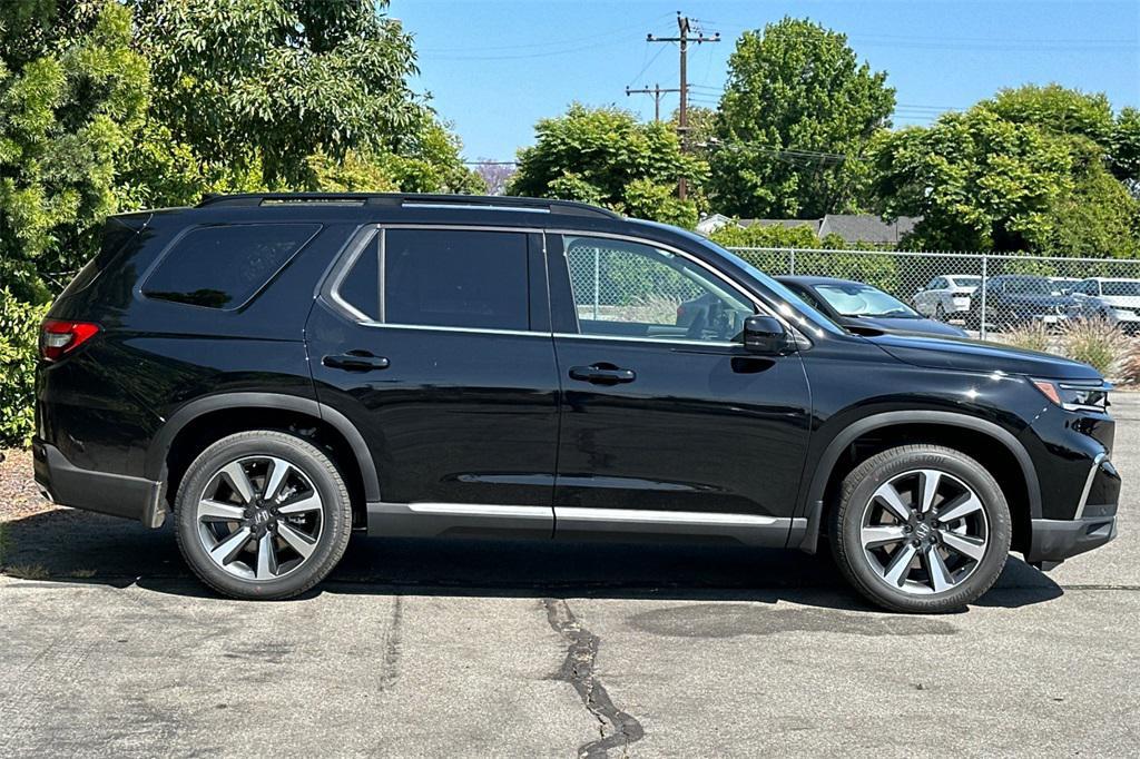 new 2025 Honda Pilot car, priced at $51,095