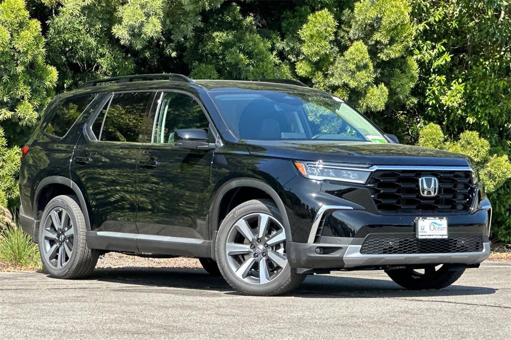 new 2025 Honda Pilot car, priced at $51,095