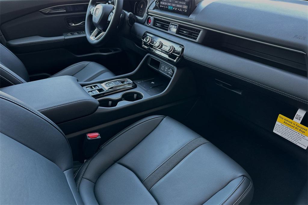 new 2025 Honda Pilot car, priced at $51,095