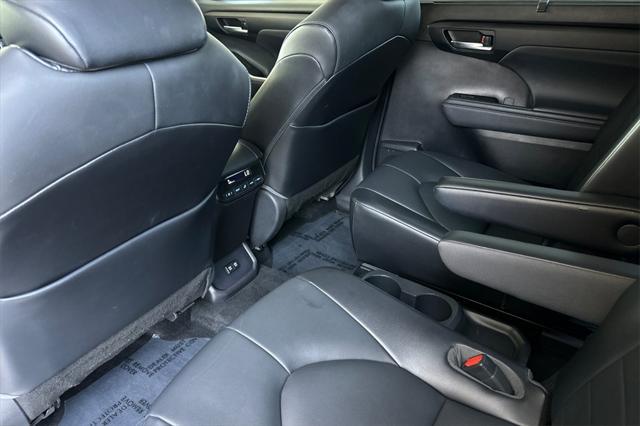 used 2021 Toyota Highlander car, priced at $30,494