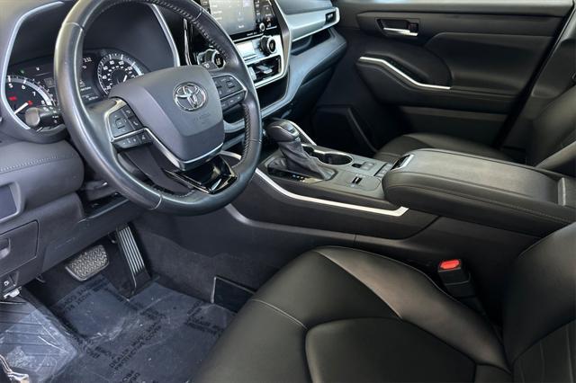 used 2021 Toyota Highlander car, priced at $30,494