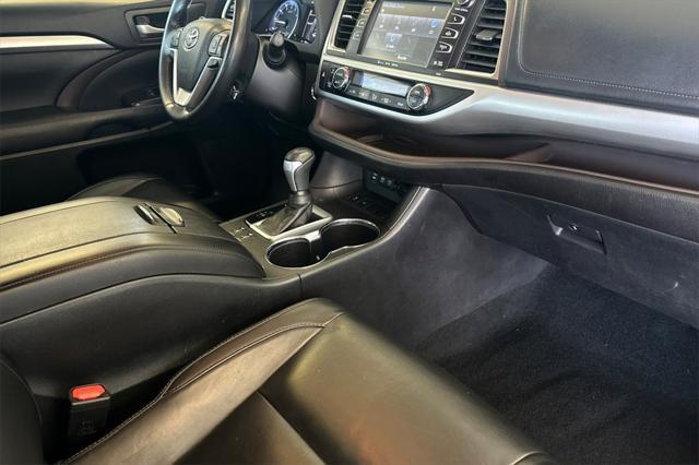used 2018 Toyota Highlander car, priced at $25,298
