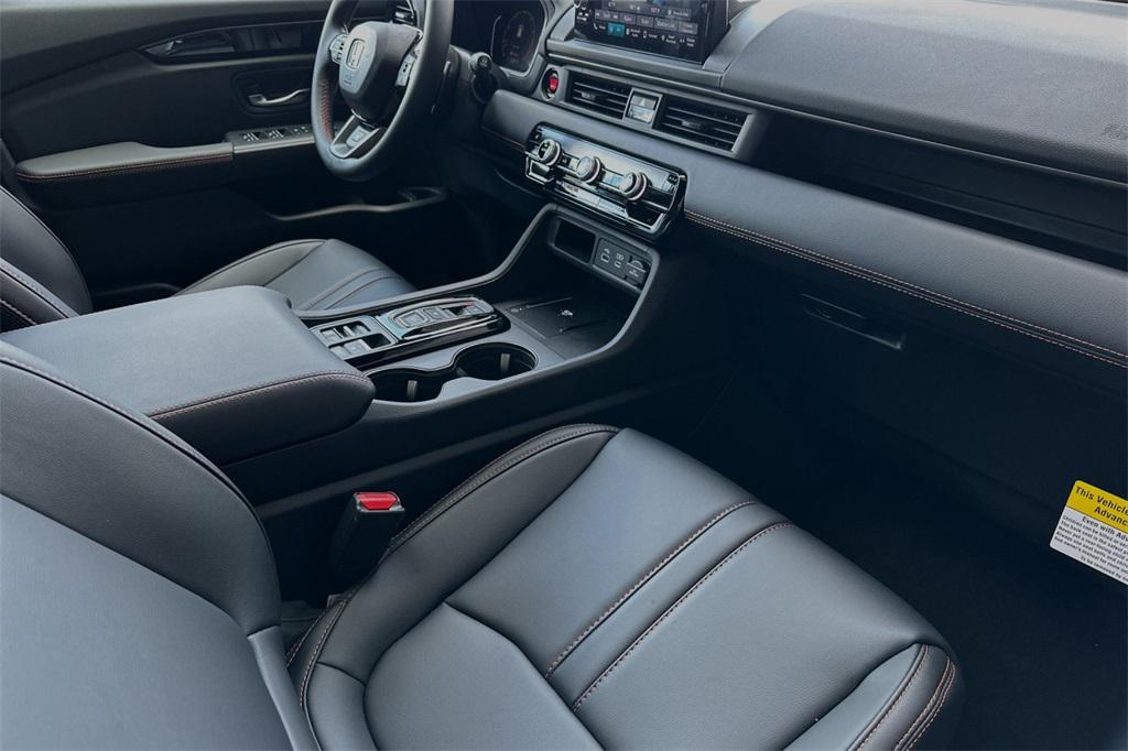 new 2025 Honda Pilot car, priced at $50,895