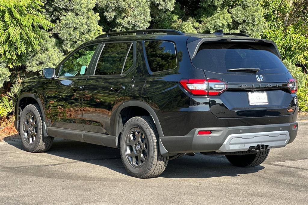 new 2025 Honda Pilot car, priced at $50,895