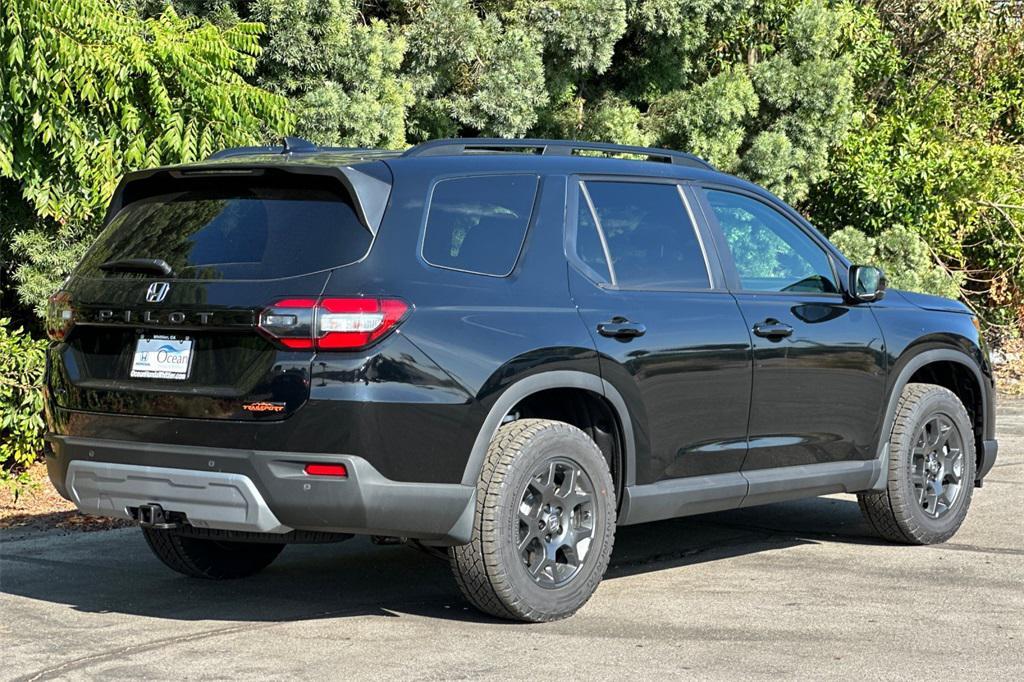 new 2025 Honda Pilot car, priced at $50,895